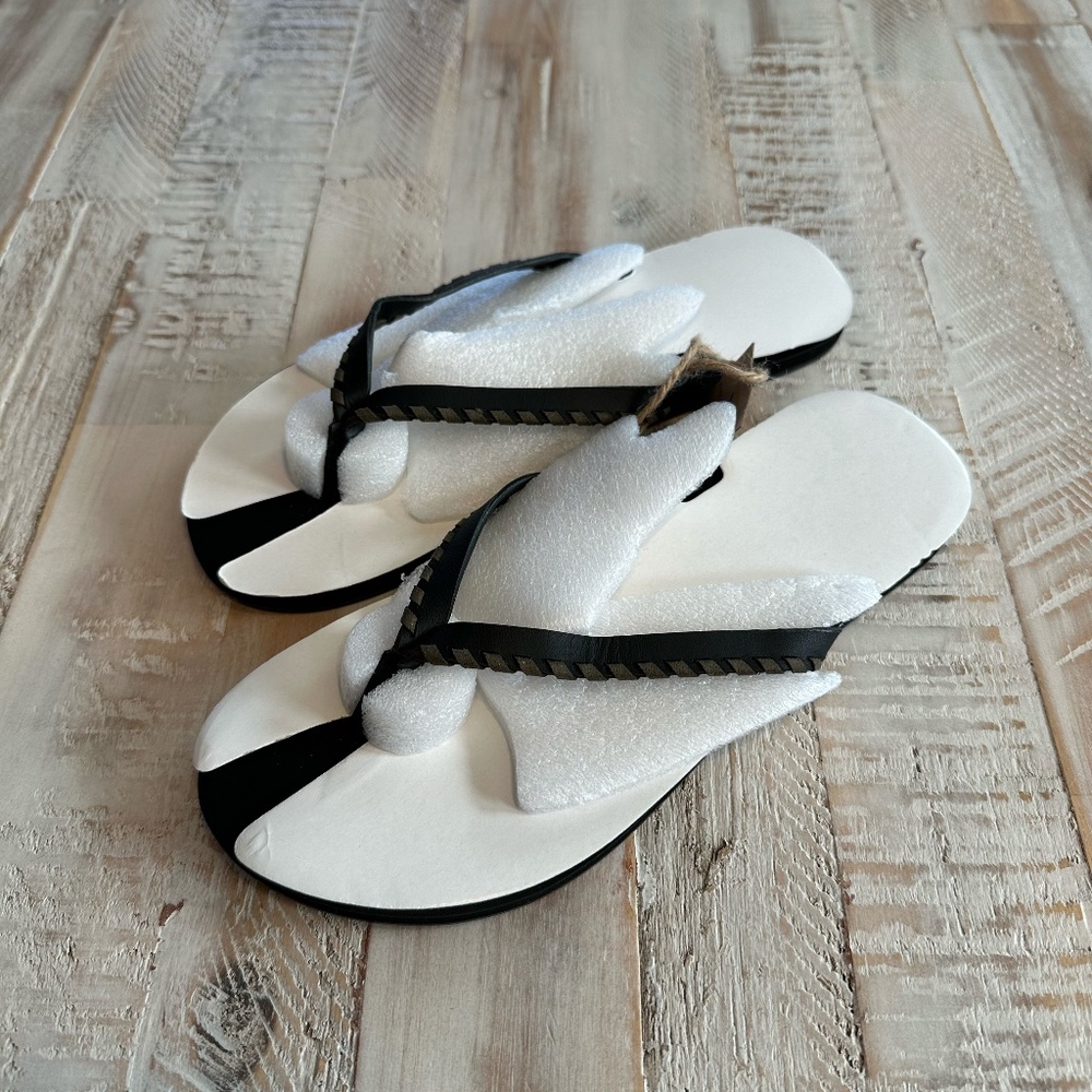 American Eagle Black Leather Flip Flops - Women's size 8